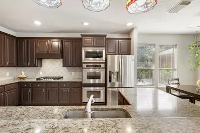 14 N Bardsbrook Circle, The Woodlands, TX 77382 - Photo 19