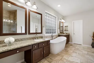 14 N Bardsbrook Circle, The Woodlands, TX 77382 - Photo 31