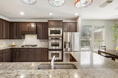 14 N Bardsbrook Circle, The Woodlands, TX 77382 - Photo 21