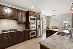 14 N Bardsbrook Cir, The Woodlands, TX 77382 - Photo 19