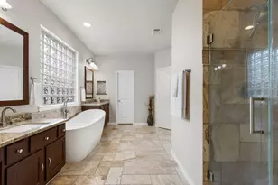 14 N Bardsbrook Cir, The Woodlands, TX 77382 - Photo 25