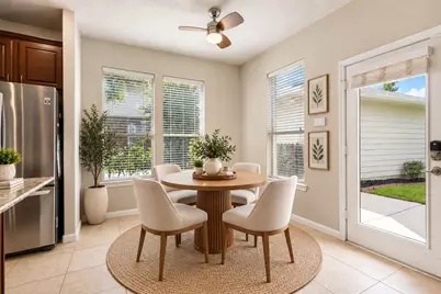 14 N Bardsbrook Circle, The Woodlands, TX 77382 - Photo 17