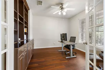 14 N Bardsbrook Circle, The Woodlands, TX 77382 - Photo 11