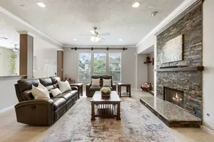14 N Bardsbrook Cir, The Woodlands, TX 77382 - Photo 13