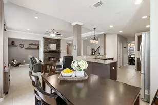 14 N Bardsbrook Cir, The Woodlands, TX 77382 - Photo 17