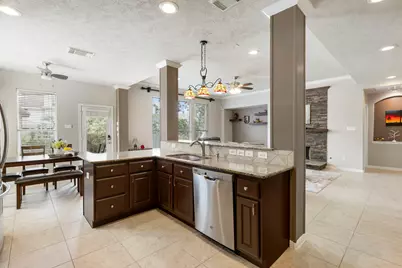 14 N Bardsbrook Circle, The Woodlands, TX 77382 - Photo 23