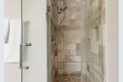 14 N Bardsbrook Circle, The Woodlands, TX 77382 - Photo 31