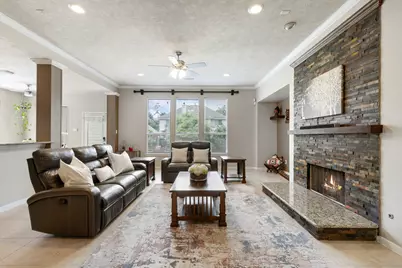 14 N Bardsbrook Circle, The Woodlands, TX 77382 - Photo 13