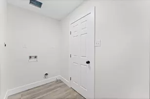 15806 Lakeview Dr, Beach City, TX 77523 - Photo 19