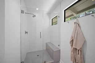 10 Inwood Oaks Dr, Houston, TX 77024 - Photo 33
