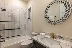 915 Thompson St, Houston, TX 77007 - Photo 33