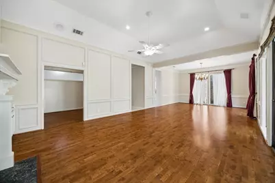 9694 Longmont Drive, Houston, TX 77063 - Photo 7