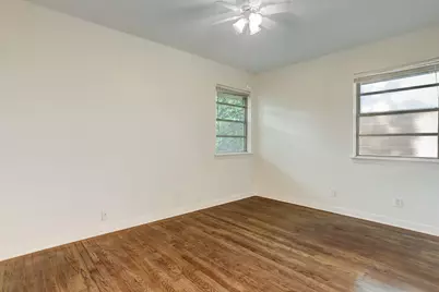 4546 Warm Springs Road, Houston, TX 77035 - Photo 17
