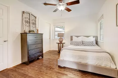 4546 Warm Springs Road, Houston, TX 77035 - Photo 13