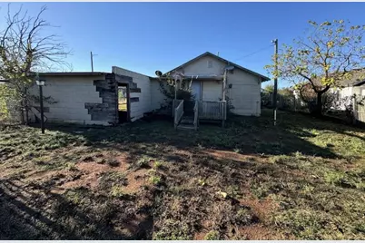 105 E Washington Avenue, Electra, TX 76360 - Photo 9