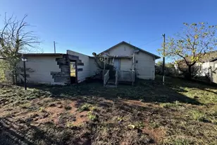 105 E Washington Ave, Electra, TX 76360 - Photo 9