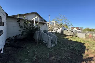 105 E Washington Ave, Electra, TX 76360 - Photo 7