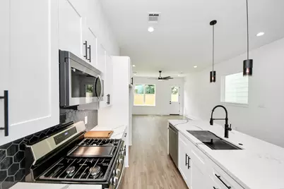 5029 Broom Street #B, Houston, TX 77091 - Photo 3