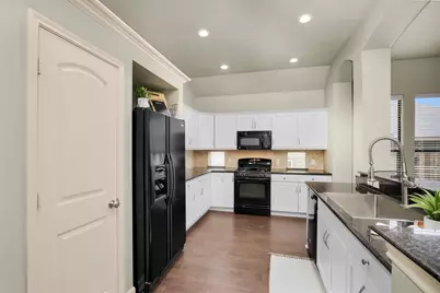 951 Oak Terrace Drive, Conroe, TX 77378 - Photo 5