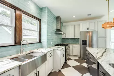 4702 Avenue Bernardo De Galvez, Galveston, TX 77551 - Photo 19