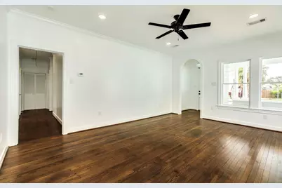 4702 Avenue Bernardo De Galvez, Galveston, TX 77551 - Photo 11
