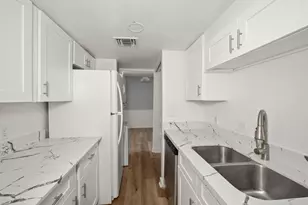 9009 Richmond Ave, Houston, TX 77063 - Photo 19