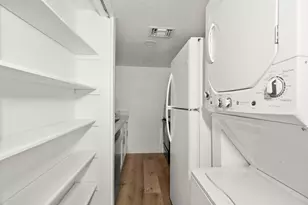 9009 Richmond Ave, Houston, TX 77063 - Photo 17