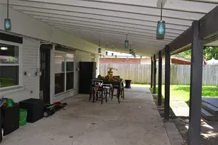10530 Permian Dr, Sugar Land, TX 77498 - Photo 13