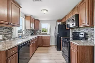4416 Thompson St, Hitchcock, TX 77563 - Photo 15