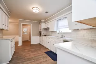 7310 Ridge Oak Dr, Houston, TX 77088 - Photo 11