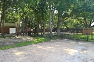 11710 Southlake Dr, Houston, TX 77077 - Photo 45