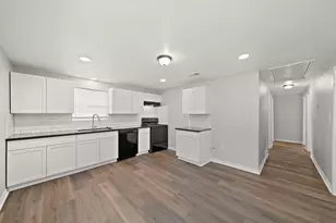 516 Coleman St, Clute, TX 77531 - Photo 3