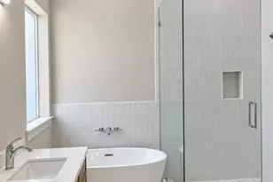 5225 Hillman St, Houston, TX 77023 - Photo 3