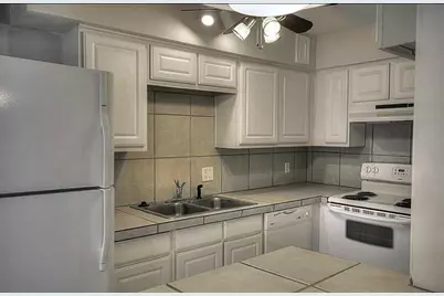 2574 Marilee Lane #18, Houston, TX 77057 - Photo 5