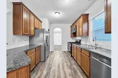 10006 Wood Leaf Court, Baytown, TX 77521 - Photo 7