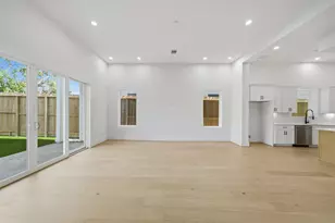 404 E 28th St, Houston, TX 77008 - Photo 3