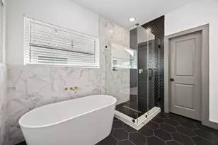 731 E 40th St, Houston, TX 77022 - Photo 19