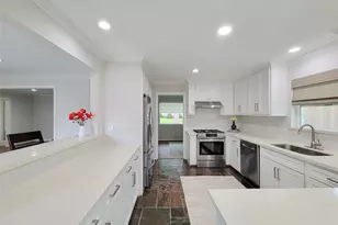 4326 Briarbend Dr, Houston, TX 77035 - Photo 11