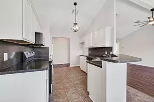 9104 Dolphin Cir, Texas City, TX 77591 - Photo 15