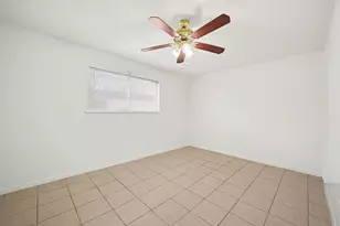 5704 Edgemoor Dr, Houston, TX 77081 - Photo 19