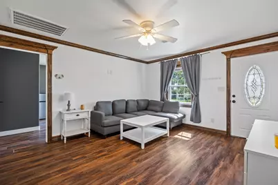 122 W Bernard Street, Clute, TX 77531 - Photo 5