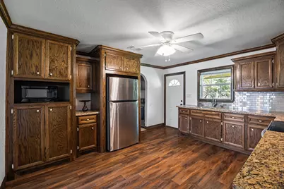 122 W Bernard Street, Clute, TX 77531 - Photo 7