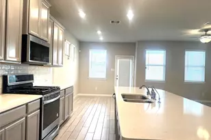 1902 La Magnolia Dr, Houston, TX 77023 - Photo 11