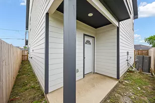 8203 Gladstone St, Houston, TX 77051 - Photo 29
