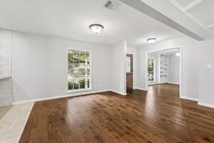 2310 Walnut Bend Ln, Houston, TX 77042 - Photo 9
