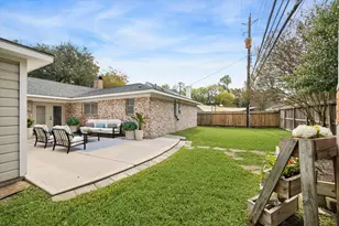 2310 Walnut Bend Ln, Houston, TX 77042 - Photo 27