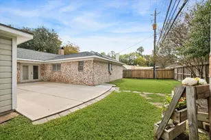 2310 Walnut Bend Ln, Houston, TX 77042 - Photo 27