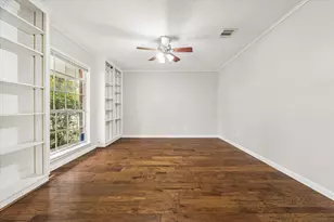 2310 Walnut Bend Ln, Houston, TX 77042 - Photo 5