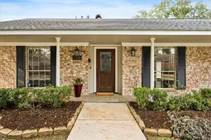 2310 Walnut Bend Ln, Houston, TX 77042 - Photo 3