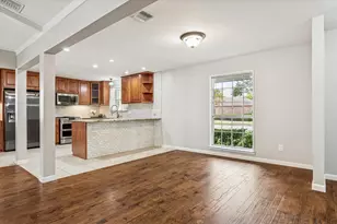 2310 Walnut Bend Ln, Houston, TX 77042 - Photo 11